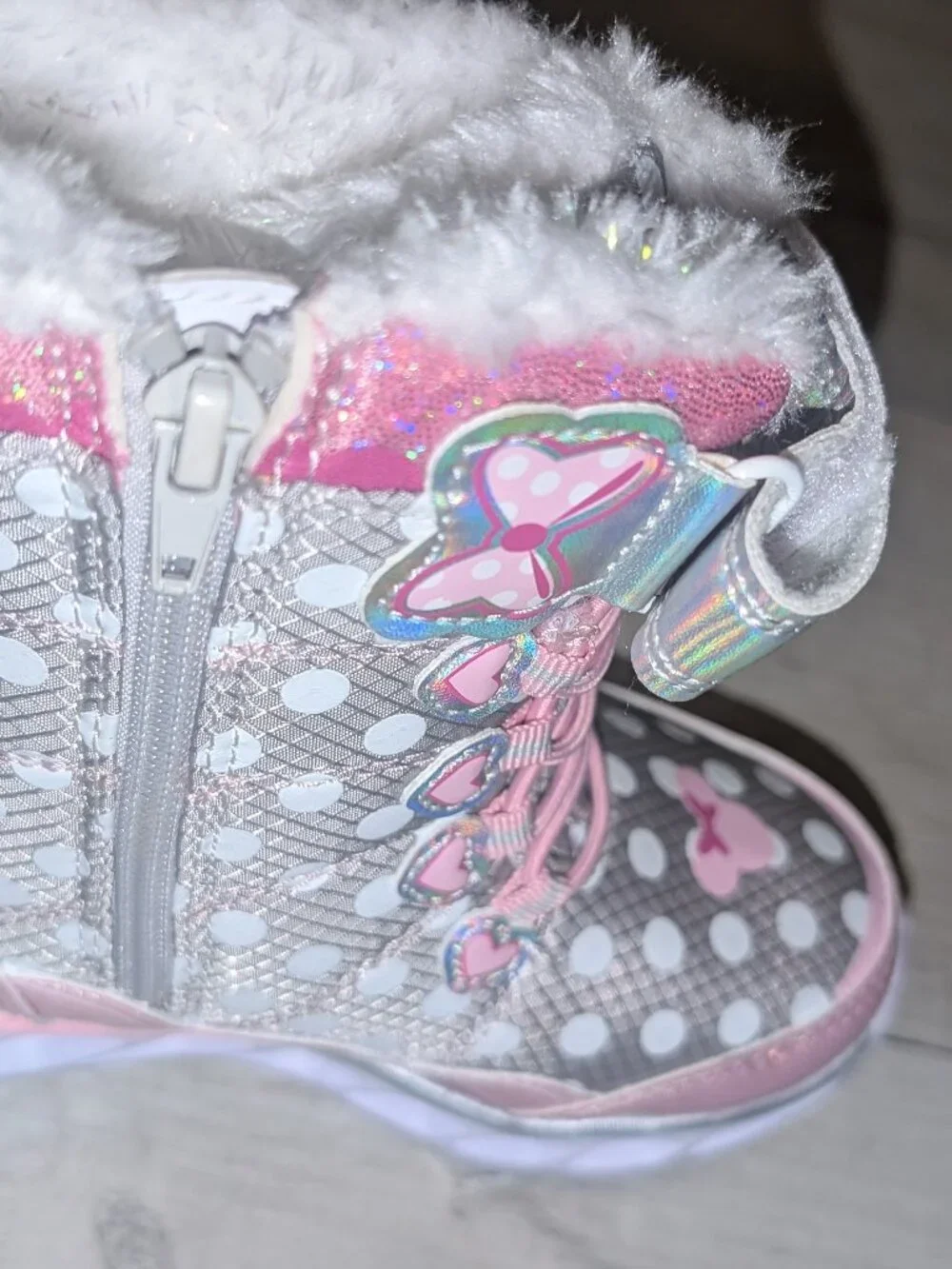 NWT Disney Minnie Mouse Light Up Winter Boots Little Girls Size 11